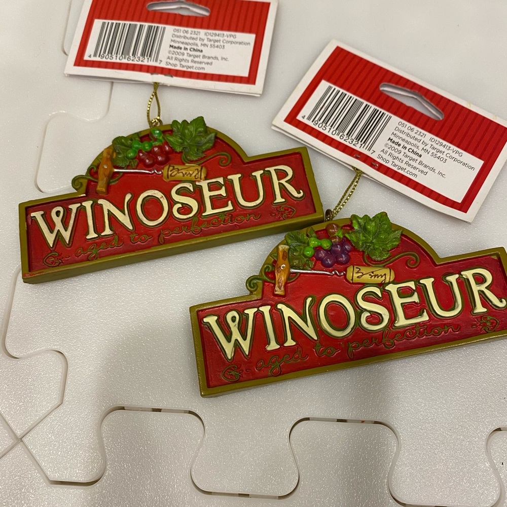 Winoseur ornament